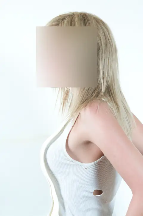 Shoot photo, faces blurred